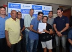 Imagem de Prefeitura entrega 400 títulos de posse de terra em Tancredo Neves
