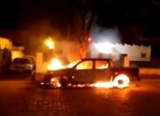 Imagem de Médico é atropelado por bioquímico e carro é incendiado em Ituaçu