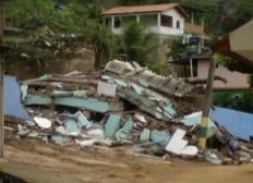Imagem de Deslizamento de pedras deixa 30 famílias fora de casa no Sul do ES