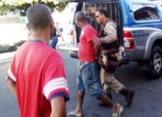 Imagem de Acusado de matar cinco familiares em Feira de Santana é preso pela PM