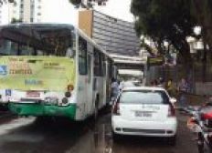 Imagem de  Batida entre dois ônibus deixa sete feridos no Vale do Canela