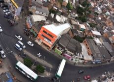 Imagem de Motorista é obrigado a atravessar ônibus na pista em São Marcos