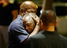 Imagem de Homem branco invade igreja e atira em fiéis negros nos EUA