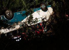 Imagem de Onze pessoas morrem e 25 ficam feridas em acidente de ônibus no Equador