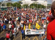 Imagem de 23 capitais e o DF têm manifestações nesta quarta (15); Em Salvador houve protesto por volta das 7h30.