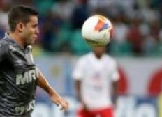 Imagem de Bahia faz "jogo de seis pontos" em duelo contra o América-MG