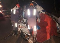 Imagem de Três morrem após colisão entre caminhão e carro na BA-093