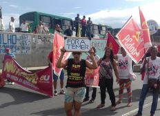 Imagem de Grupo protesta em Salvador contra reformas do governo Temer