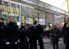 Imagem de Explosões ferem jogador do Borussia Dortmund e adiam jogo da Liga dos Campeões
