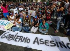 Imagem de Madrugada de saques e protestos deixa 12 mortos em Caracas