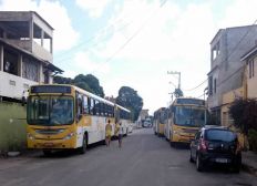 Imagem de Macambira denuncia que porta de ônibus é puxada com corda