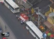 Imagem de Quatro passageiros ficaram feridos em acidente com dois ônibus