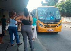Imagem de Ônibus do transporte complementar de Salvador são apedrejados na Baixa do Fiscal