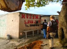 Imagem de Embasa flagra 13 lava a jato e um depósito de bebidas com abastecimento irregular no bairro de Canabrava, na capital