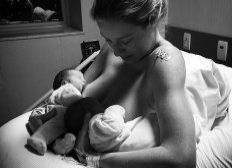 Imagem de Luana Piovani dá à luz Bem e Liz, e posa com os gêmeos