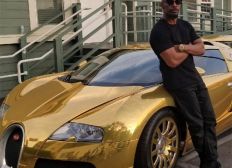 Imagem de Haja ostentação! Jamie Foxx passeia com carrão dourado de R$ 6,5 milhões