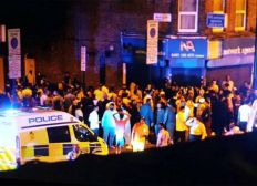 Imagem de 1 morre e 10 ficam feridos após van atropelar fiéis perto de mesquita em Londres