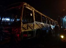 Imagem de Ônibus é incendiado durante a noite na Zona Sul de Porto Alegre