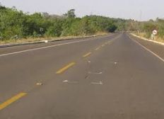 Imagem de Mulher morre após batida entre carro e ônibus na BR-415, no sul da Bahia