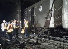 Imagem de Descarrilamento de metrô em NY deixa 36 pessoas levemente feridas