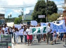 Imagem de Estudantes realizam passeata por agressão que deixou garoto em coma após festa na Bahia