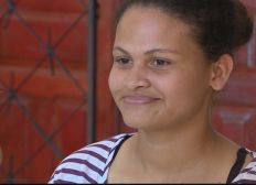 Imagem de Sem RG e CPF, ex-moradora de abrigo no AM ganha na Justiça direito de escolher sobrenome aos 24 anos