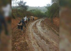 Imagem de Estrada rural fica intransitável após chuva em Santo Antônio de Jesus