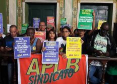 Imagem de APLB-Sindicato e educadores municipais entregaram manifesto aos vereadores, na sessão desta segunda-feira (10)