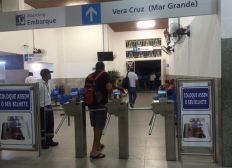 Imagem de Escunas de turismo voltam a operar; lanchas para ilha são suspensas por 2h30
