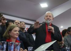 Imagem de Em coletiva, Lula volta a dizer que pretende ser candidato à Presidência