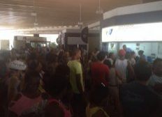 Imagem de Passageiros enfrentam fila e confusão na rodoviária de Salvador