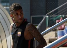 Imagem de Dirigente do Barça dá "200 % de certeza" para bancar permanência de Neymar