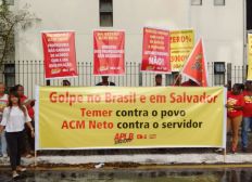 Imagem de Professores do município de Salvador fazem manifestação na Avenida Garibaldi 