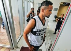 Imagem de Justiça autoriza goleiro Bruno a dar aulas de futebol fora da cadeia