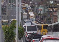 Imagem de Acidente deixa trânsito lento na Avenida Suburbana, em Salvador