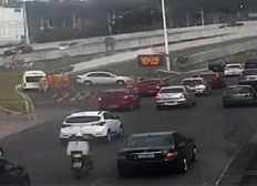 Imagem de Buraco em pista causa interdição em viaduto do Imbuí