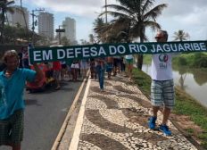 Imagem de Ambientalistas e moradores do bairro Piatã protestam contra obra de canalização do Rio Jaguaribe