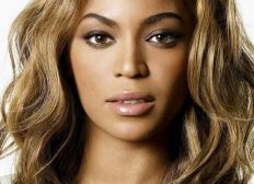 Imagem de Beyoncé é clicada sem maquiagem durante passeio de barco