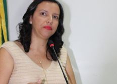 Imagem de Vereadora de Jaguaquara consegue suspender votação das contas do prefeito na Justiça