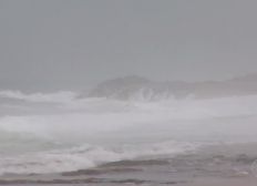 Imagem de Alerta de mau tempo com ondas de até 4 metros no sul do estado é estendido