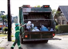 Imagem de Vereadores de Curitiba aprovam cobrança da taxa de lixo separada do IPTU; imóveis de até R$ 140 mil terão desconto