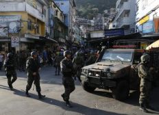 Imagem de Forças Armadas começam a deixar a Favela da Rocinha no Rio
