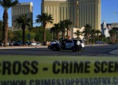 Imagem de Namorada do atirador de Las Vegas retorna aos Estados Unidos e investigação prossegue