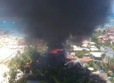 Imagem de PM e comunidade apagam incêndio em bares de Morro de São Paulo