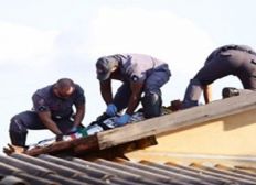 Imagem de Homem assalta residências na Bahia e morre em cima de telhado durante fuga