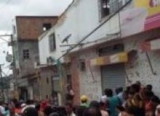 Imagem de Dois operários morrem eletrocutados em laje de prédio em Candeias 