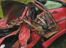 Imagem de Homem morre em acidente de carro após perder controle do veículo e bater em árvore no sul da Bahia