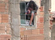 Imagem de Feita refém pelo ex-marido, mulher pula de janela para fugir na Bahia