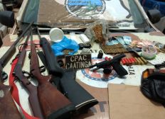 Imagem de Foragido de presídio em PE e suspeito de assaltos, homem é preso com armas de grande porte e drogas na Bahia