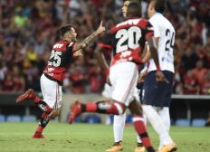 Imagem de Ao virar contra Junior, Flamengo quebra seu recorde de gols por ano no século
